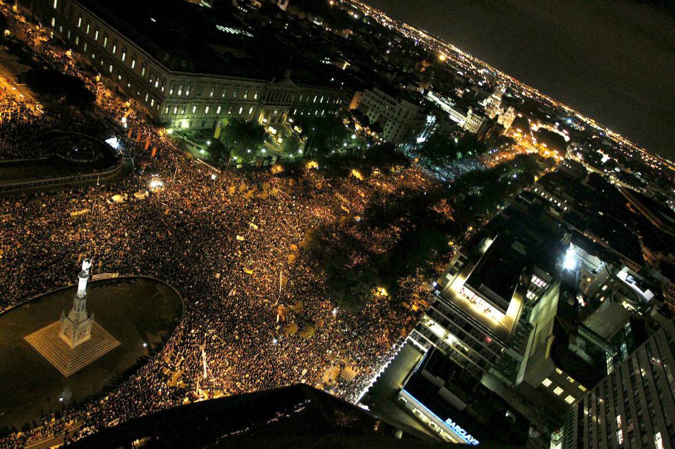 Foto de Álvaro Cifuente en El País de la manifestación en Madrid el 14Nk